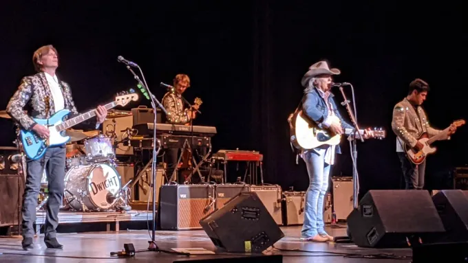 Dwight Yoakam